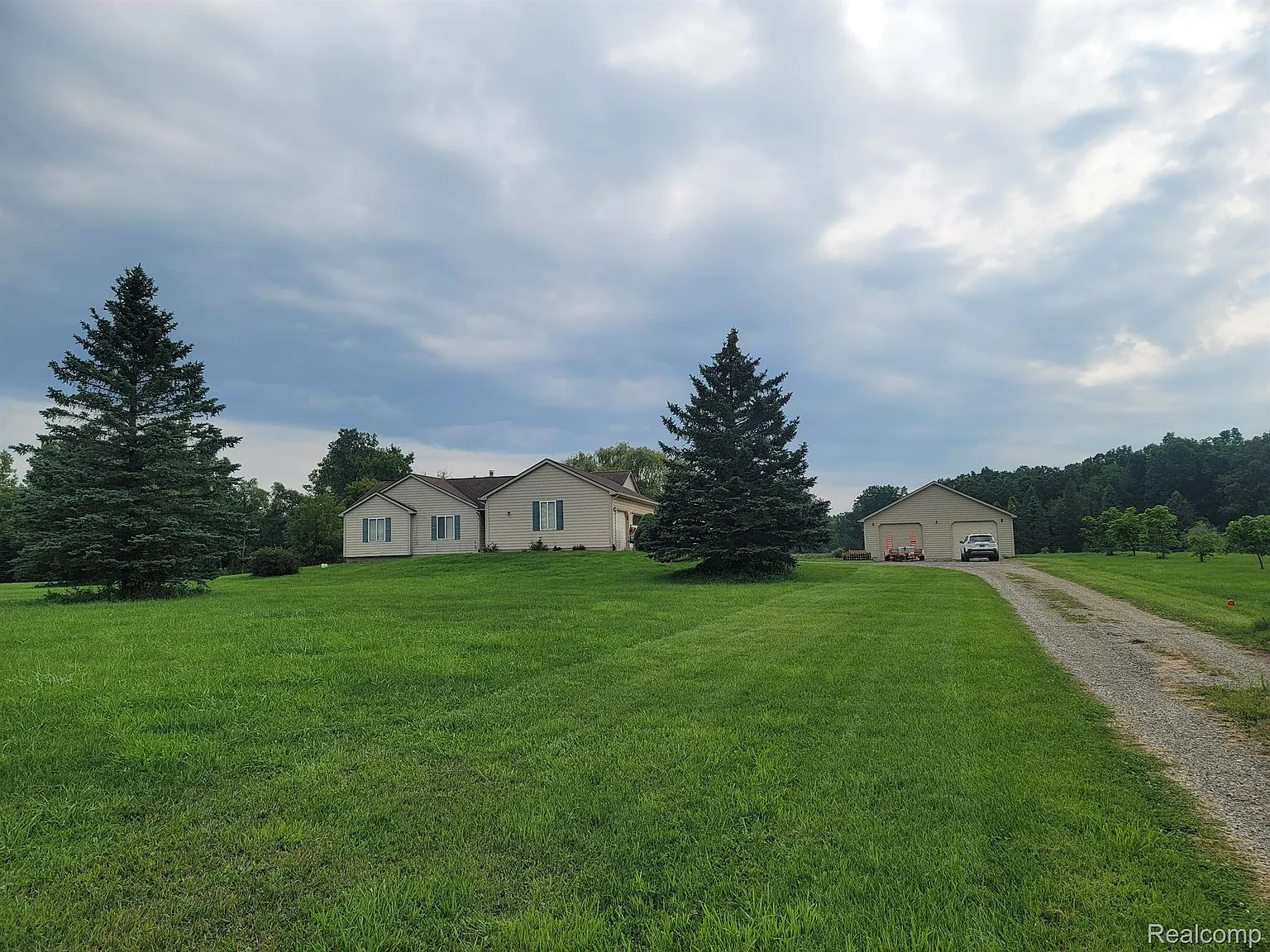 2420 Oakwood Rd photo 1
