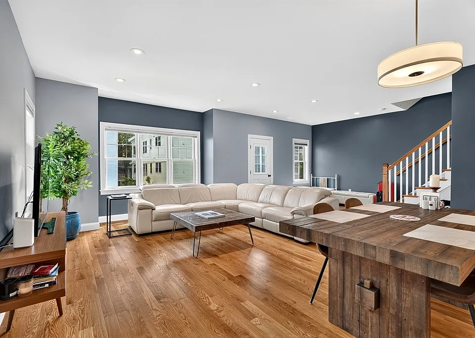 36 Edgar Ave #2