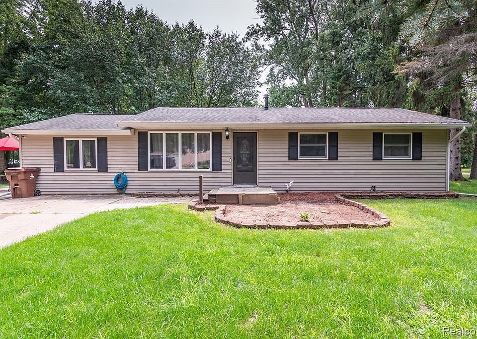 5033 Oak St, berville, MI 48892 Zillow
