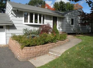 14 Geronimo Way, Oakland, NJ 07436