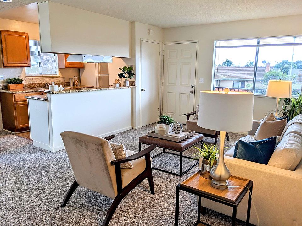 1st image of 34819 Starling Dr APT 4