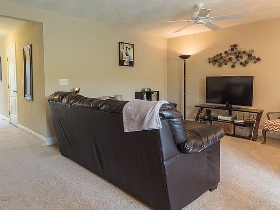 4th image of 6659 Village Green Dr