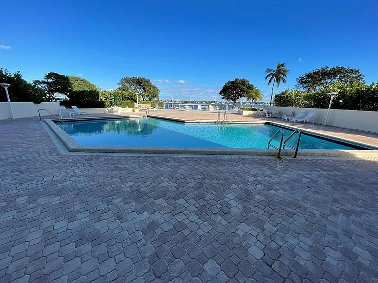 5600 N Flagler Dr #2209 — Photo 35