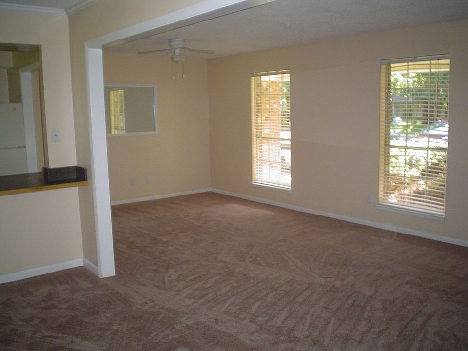 2nd image of 206 Quarterman Dr