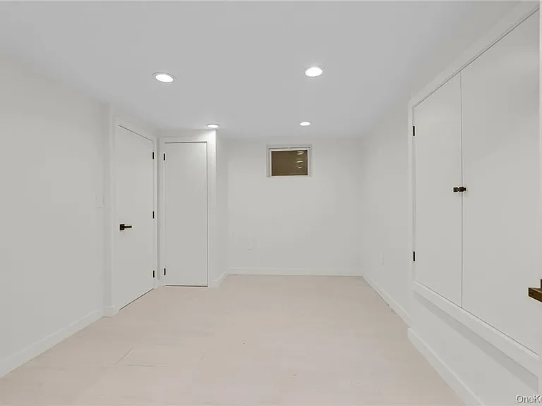 225 Hilltop St — Photo 30