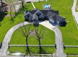 17225 N Route Z, Centralia, MO 65240