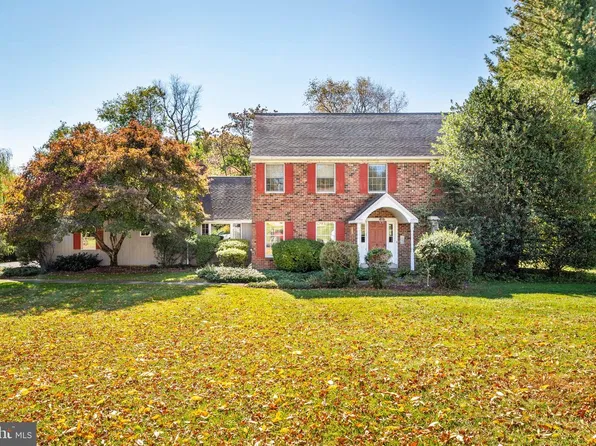 3 Harmony Cir, Malvern, PA 19355