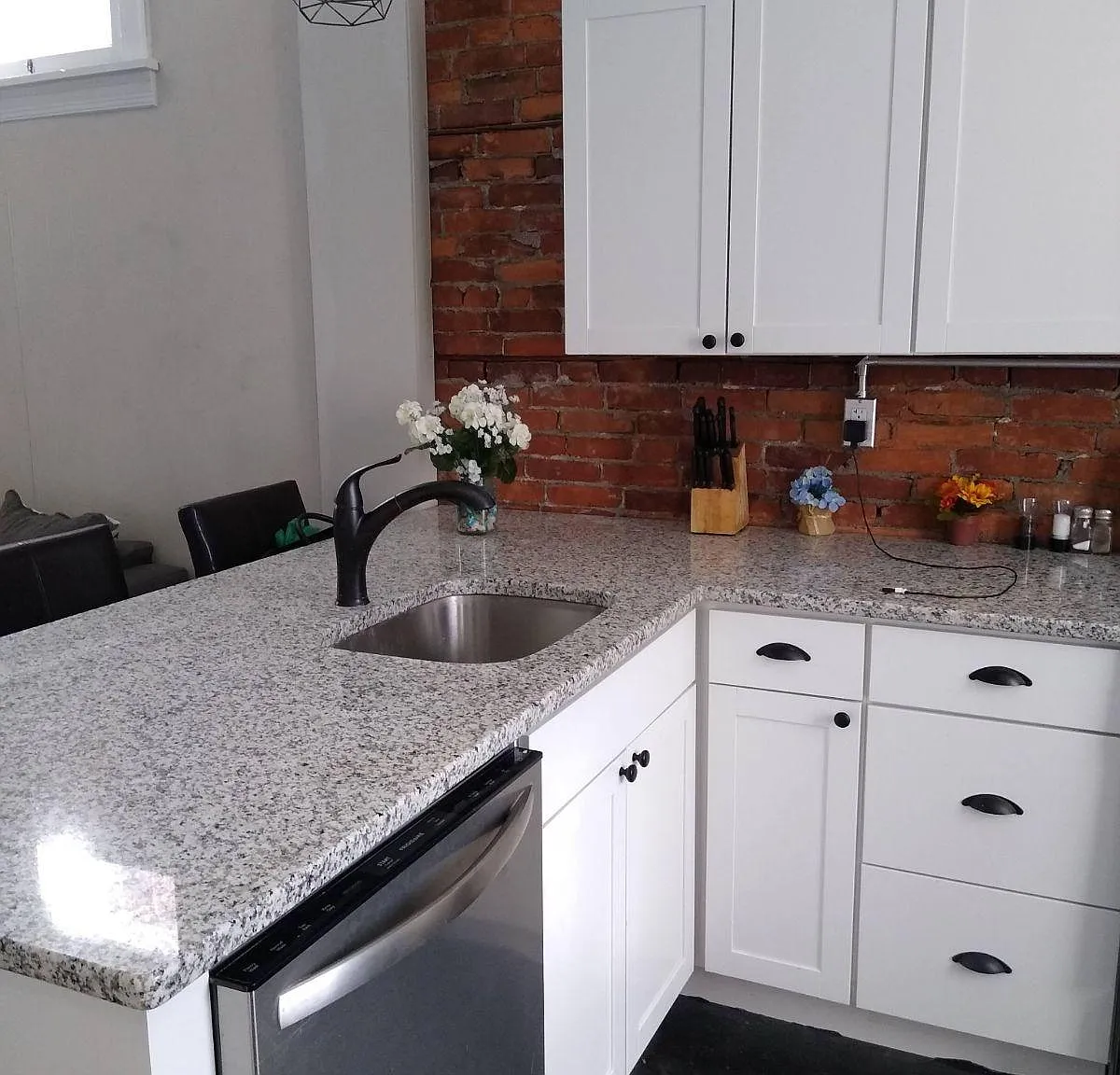 111 Boas St — Photo 3