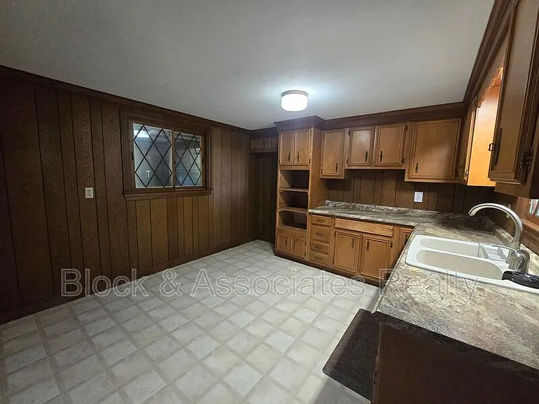 1194 Ingram Dr — Photo 11