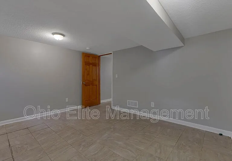 2023 Sullivant Ave — Photo 26