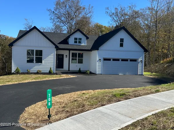 708 Pin Oak Pl, Moscow, PA 18444