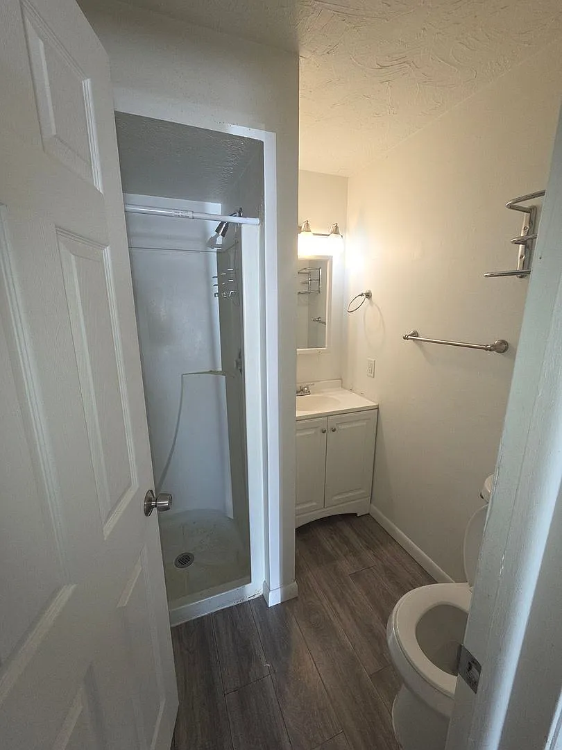 Alpine Apartments — Photo 1