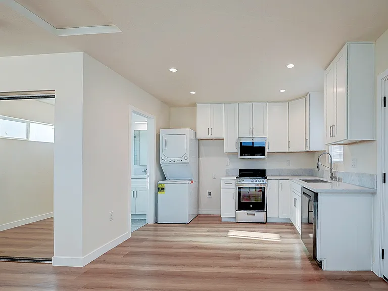 15623 Van Ness Ave #C — Photo 3