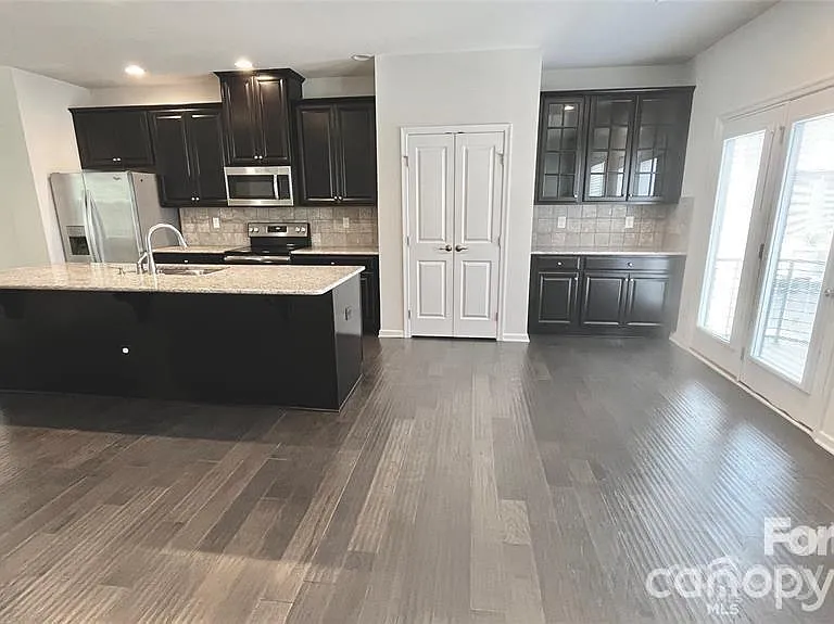 1519 S Church St — Photo 10