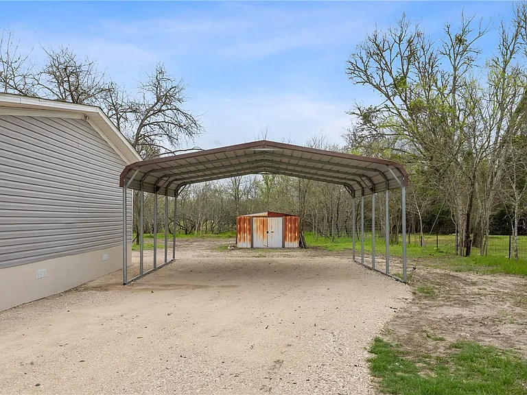 1014 Doe Run — Photo 3