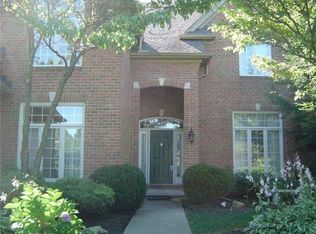 717 Saint Annes Dr, Holland, OH 43528