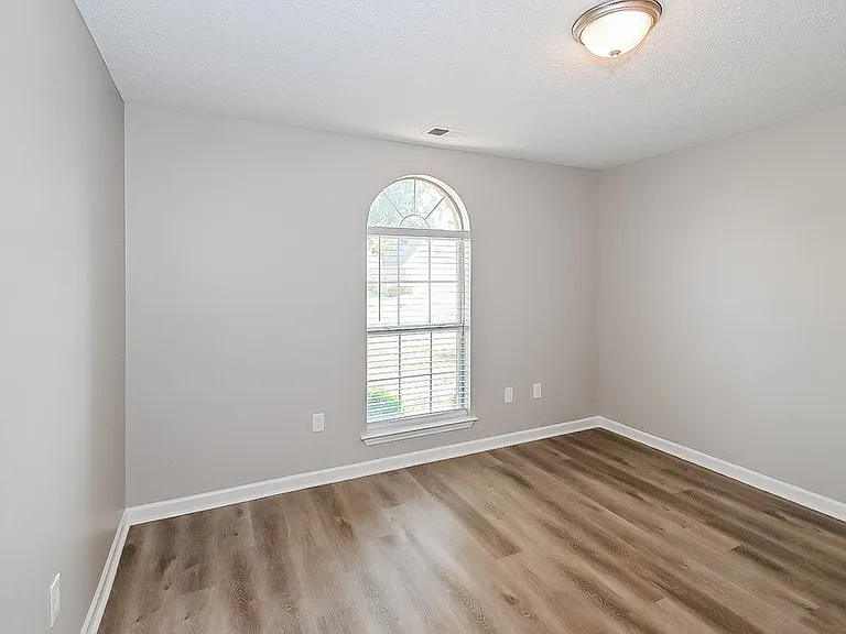 1883 Crescent Ln — Photo 12