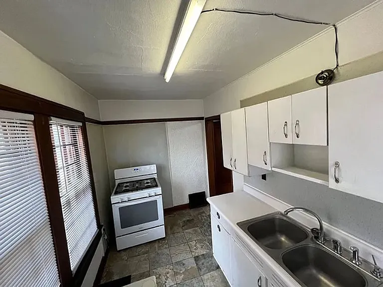 1503 S Walnut St — Photo 3