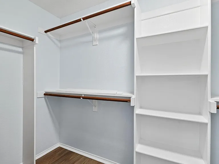 316 Leameadow Dr — Photo 13