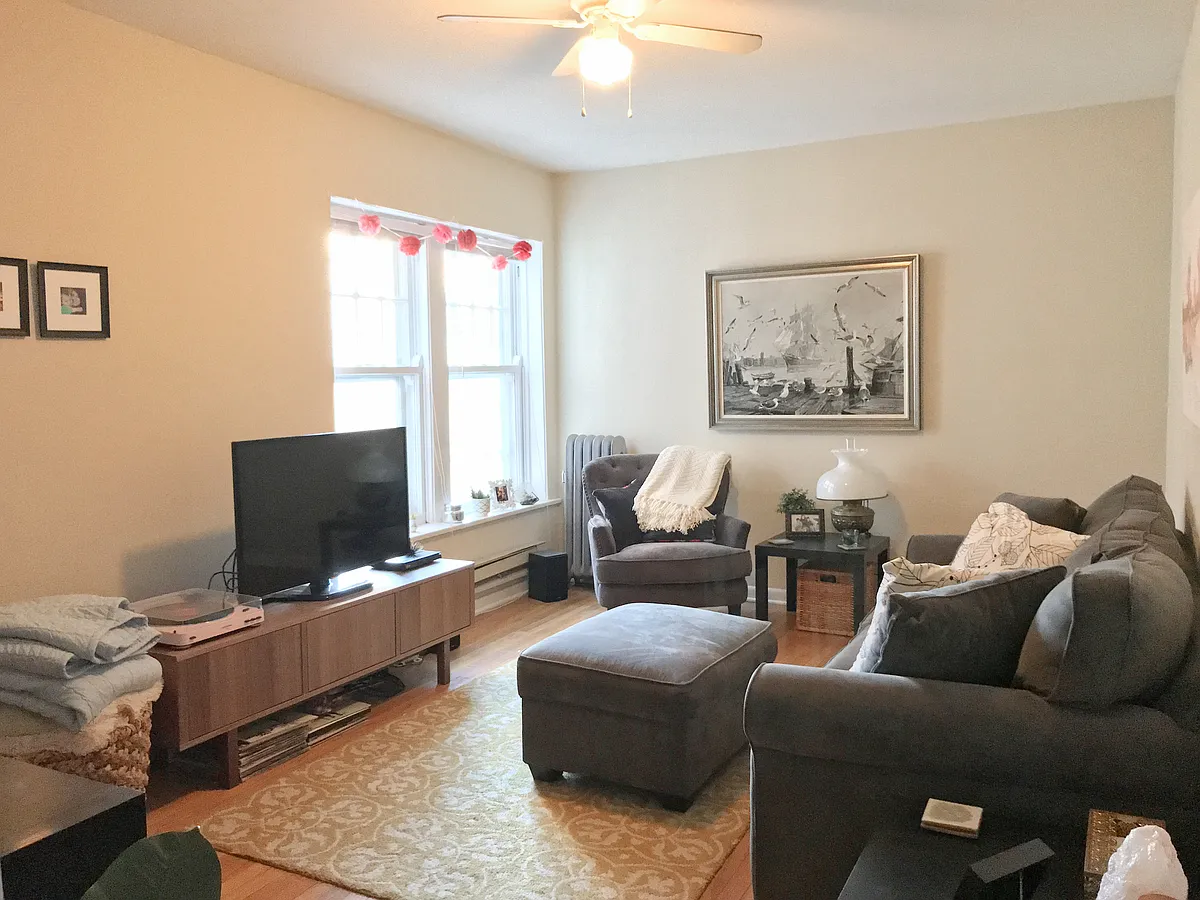 Building Photo - 411 Beloit Ave #3R