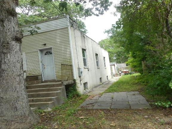 3rd image of 120 Oak Ave