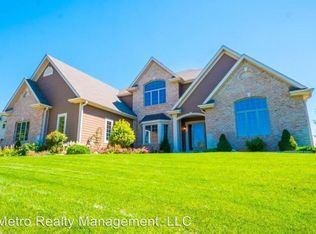 W127N6548 Blue Spruce Ct, Menomonee Falls, WI 53051