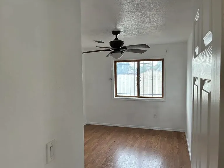 2733 Palomas Dr NE — Photo 9