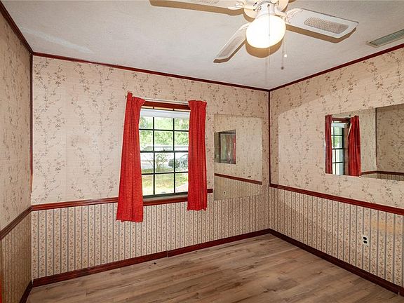5th image of 9609 N Elmer St