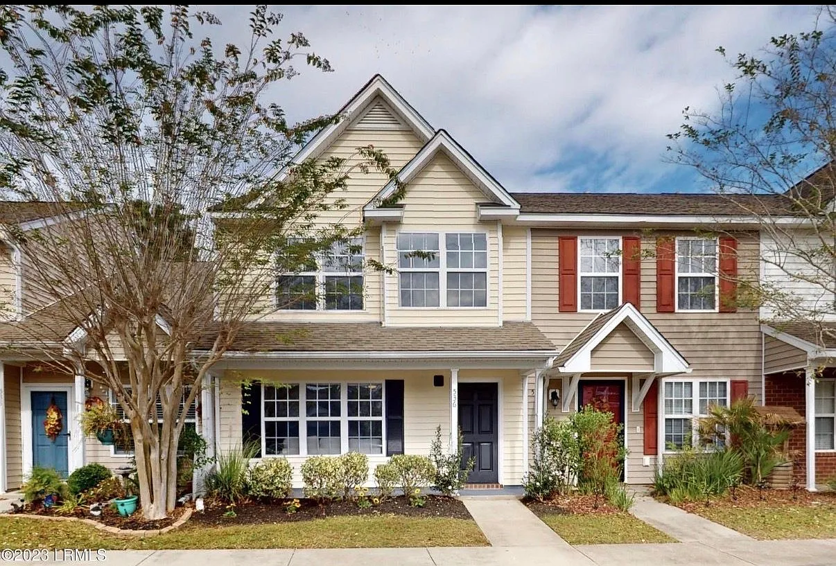 3 bed, 2.5 bath, 1261 sqft, $2,200 — Photo 1