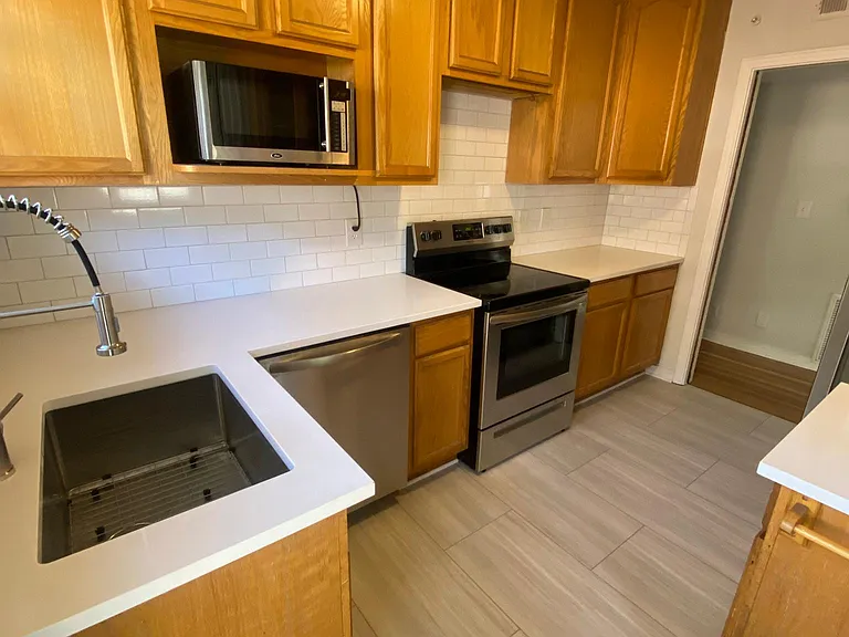 3722 Saint Johns Ave — Photo 10