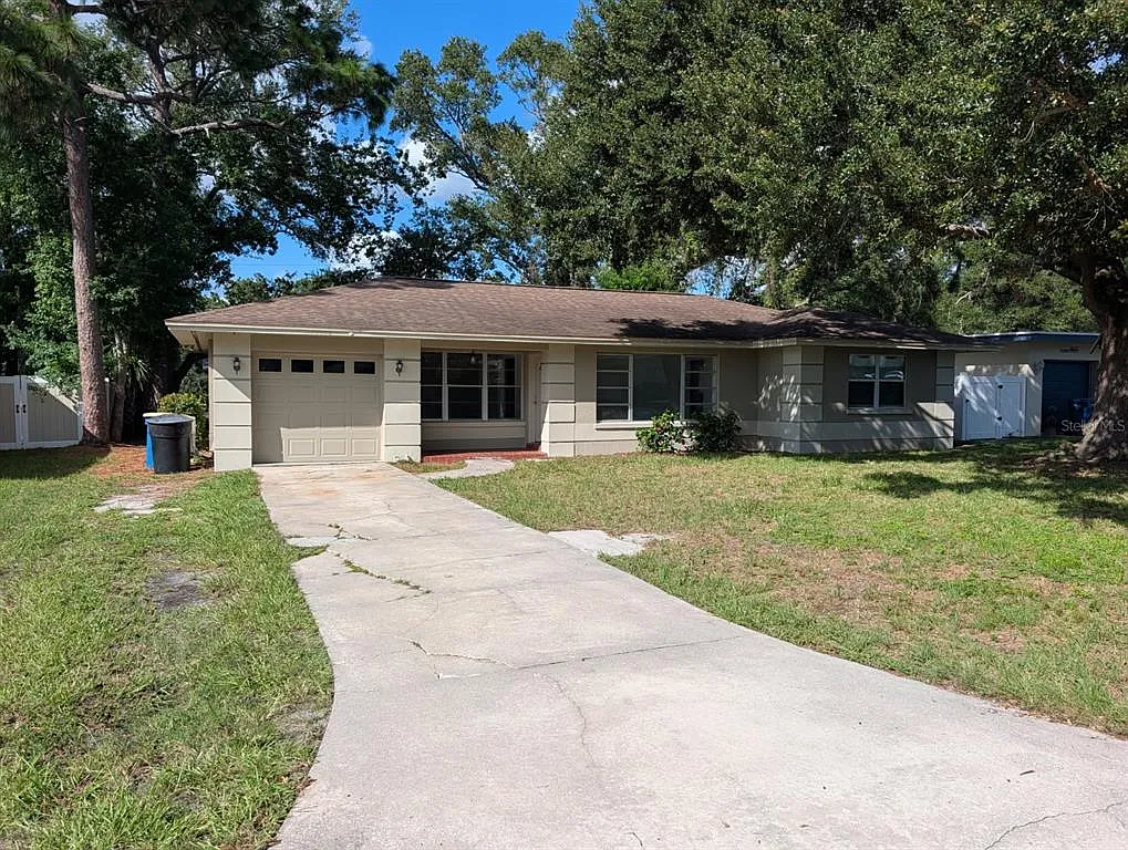 3 bed, 2.0 bath, 1303 sqft, $2,295 — Photo 1