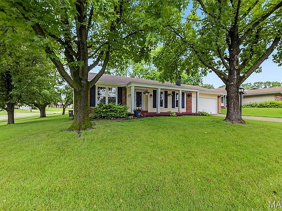 3rd image of 1273 Woodpath Dr
