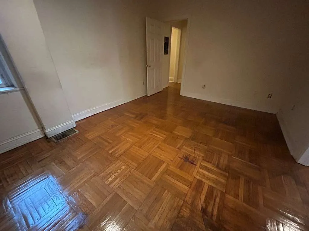 2 bed, 1000 sqft, $1,490 — Photo 2