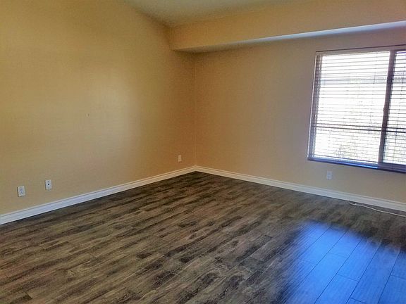5th image of 1112 S Cypress Ave Unit 1-55