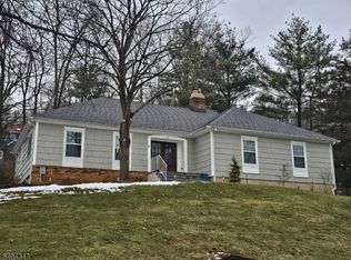 50 Cottage Pl, Gillette, NJ 07933