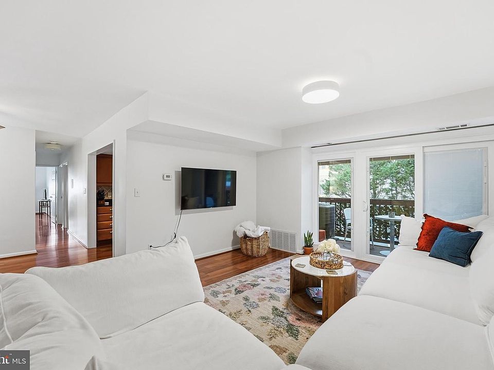 1st image of 49 Skyhill Rd APT 204