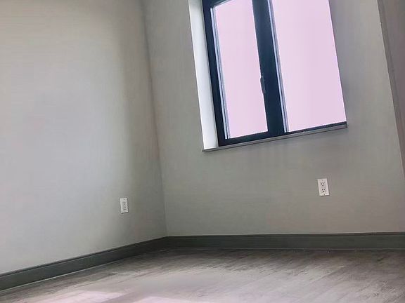 5th image of 10852 Roosevelt Ave #4B