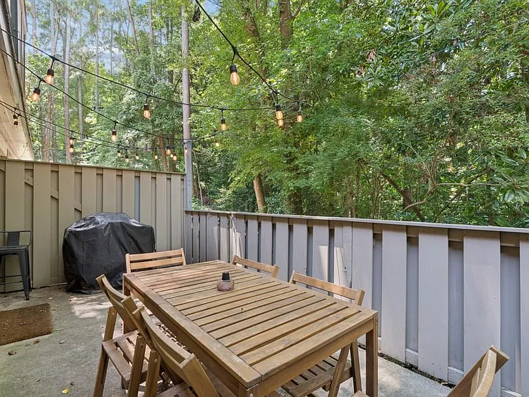 140 Amherst Pl NW — Photo 19