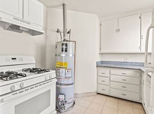 Oakland's Best: Updated 1-Bedroom, Gated Parking & Garbage Paid!, Oakland, CA 94605