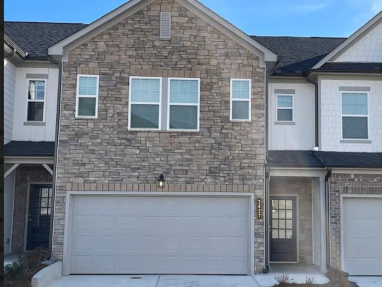 1427 Ben Park Way — Photo 1