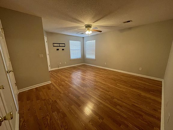 5th image of 2129 Sanderling Dr APT C
