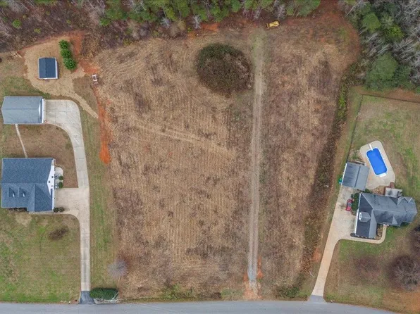 204 Cherokee Creek Rd, Gaffney, SC 29341