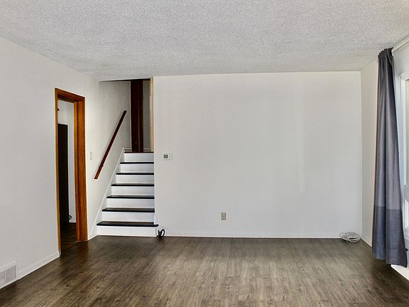 2nd image of 756 Rose Ave E