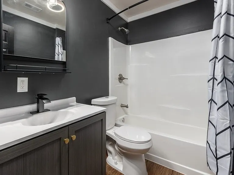 415 Hansford St — Photo 6