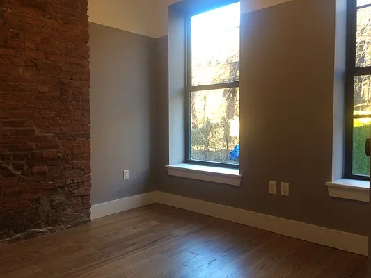 Rented by Premier Metro Realty Corp | media 114