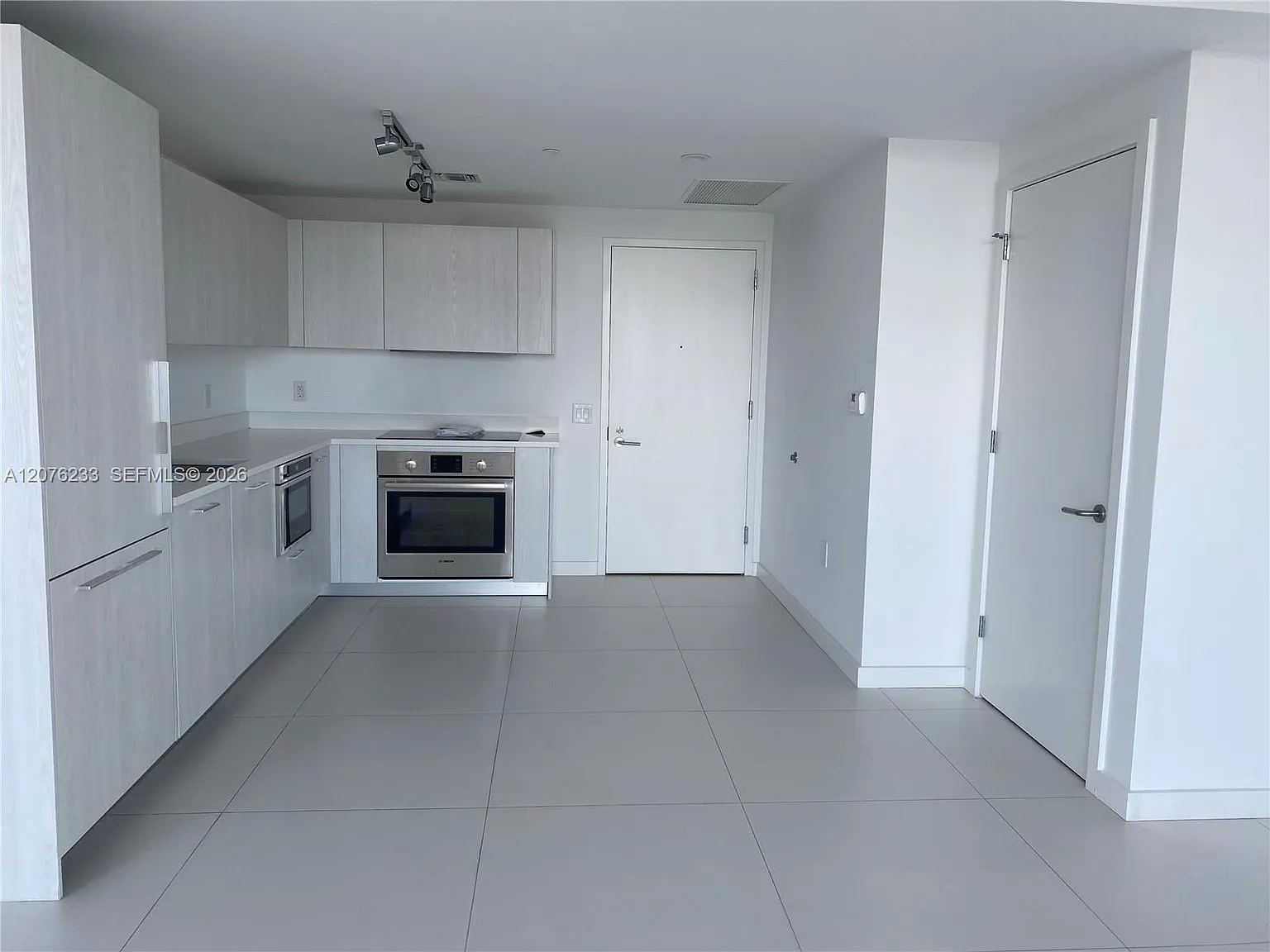 2 bed, 944 sqft, $4,150 — Photo 1