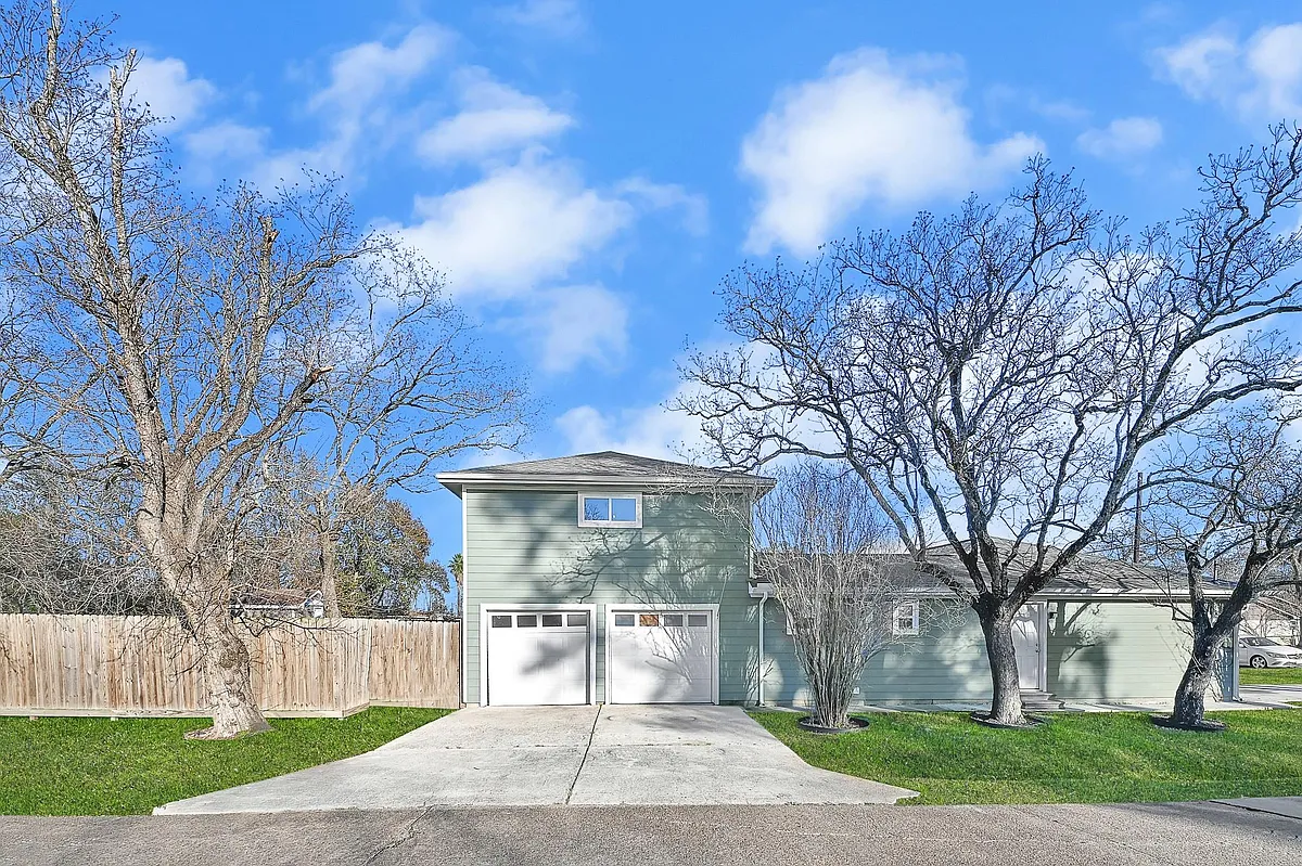 Building Photo - 1301 Avenue I
