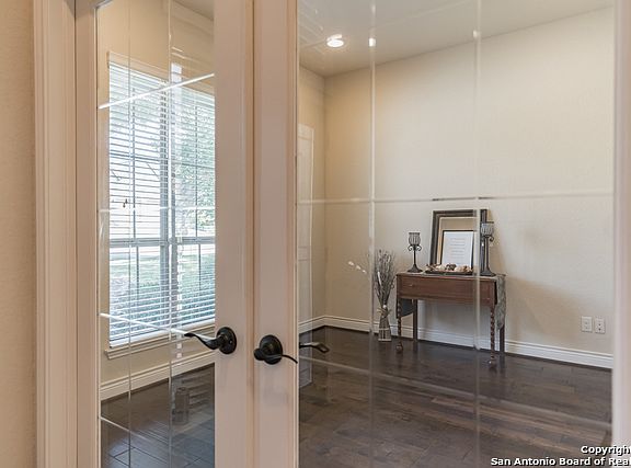 4th image of 583 Oak Brook Dr
