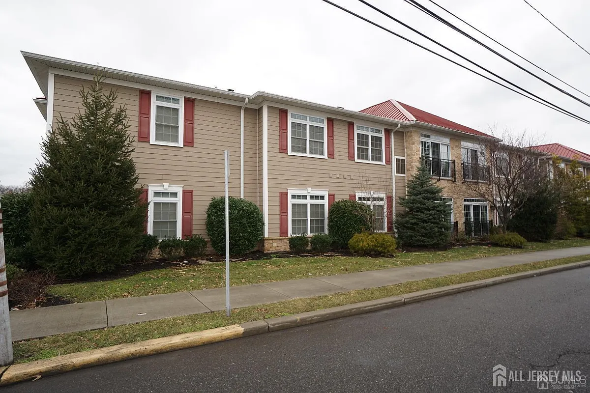 Building Photo - 475 Avenel St #102