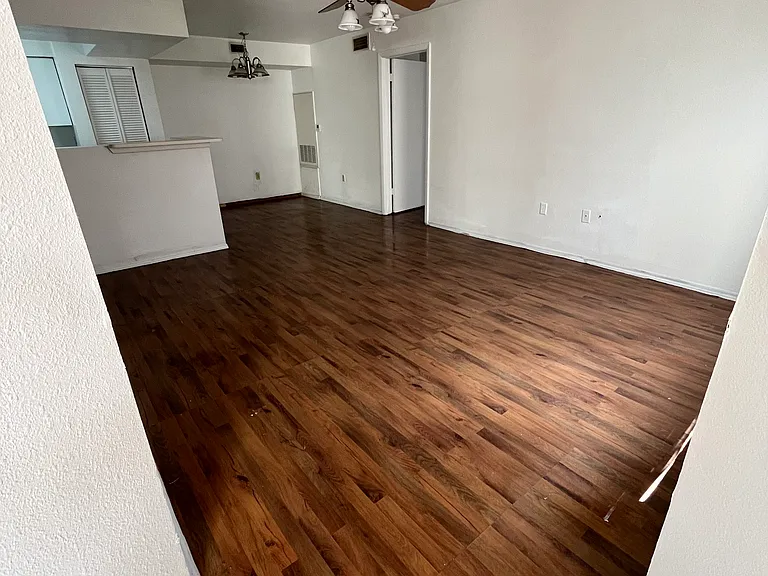 3004 Parkway Blvd #106 — Photo 2